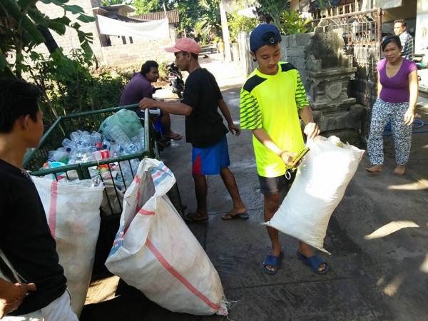 Pengumpulan dan penimbangan sampah